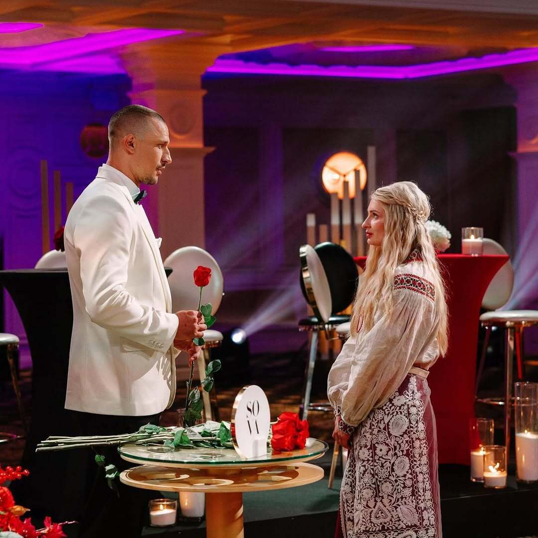 "Терен" і Віточка, яка стала мемом на "Холостяку 14", сходили на побачення: який символічний подарунок ветеран вручив своїй супутниці