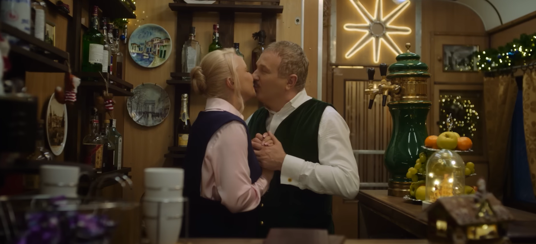 "Я думала, що мама тільки з татом робить таке". Донька Лілії Ребрик загнала актрису в кут запитанням про поцілунки з Горбуновим