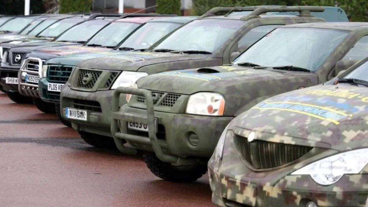 Под прикрытием гуманитарки для ВСУ в Украину завозят и продают тысячи автомобилей: расследование