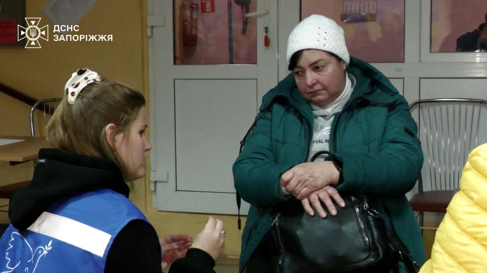 На Запоріжжі рятувальники вивезли з-під обстрілів чотири покоління однієї родини. Фото і відео