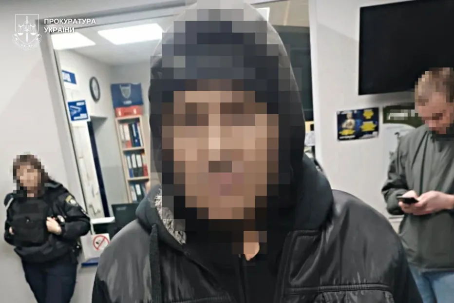 На Львовщине полицейские задержали злоумышленника, который напал на военного ТЦК с топором: какое наказание грозит