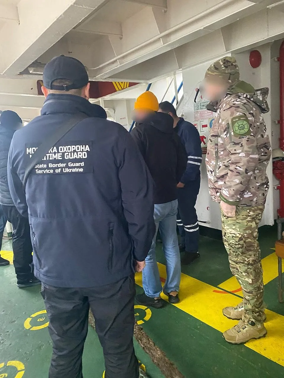 Капитану судна сообщили о подозрении