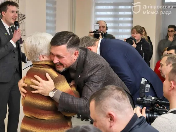 Поддержка и фундамент жизни: в Днепре еще 21 семья переселенцев из Мариуполя получила ключи от социального жилья