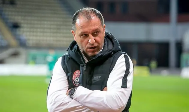 Знаменитий український тренер залишив Україну, розповівши про "дозвіл на високому рівні"