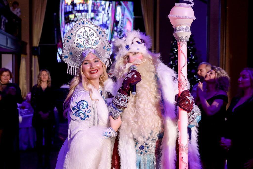 Бизнес отменяет новогодние корпоративы, а людям не хватает денег на продукты: как санкции и война ударили по России