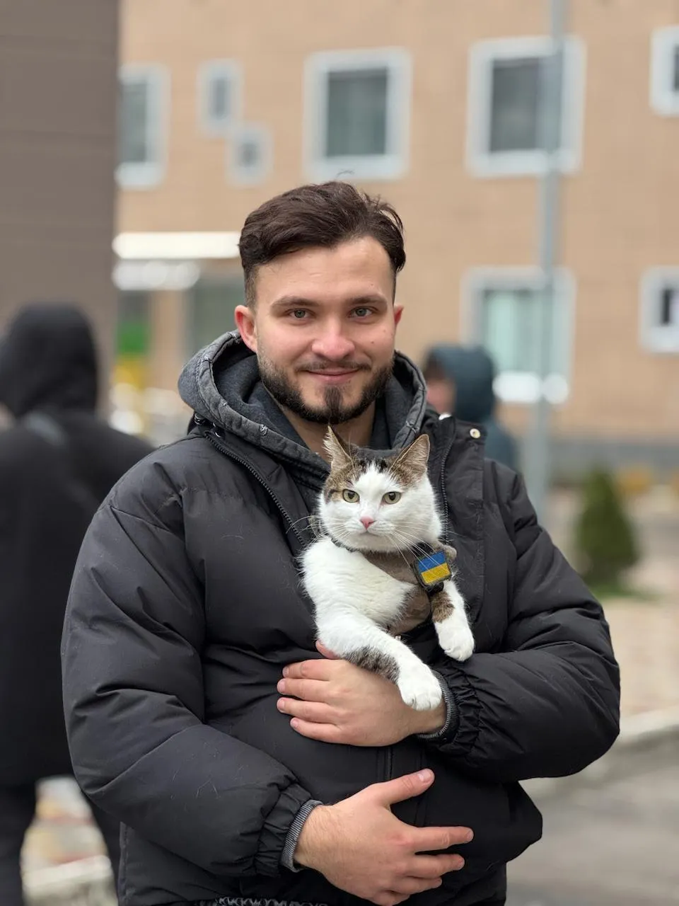 Кот прикрывает ребенка-пациента больницы от российских ракет: в столичном "Охматдете" появился уникальный мурал. Фото