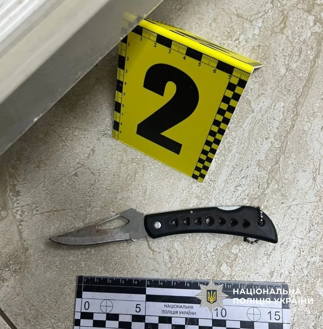 В Ивано-Франковске душевнобольной мужчина ножом ранил военного в магазине: все подробности. Фото
