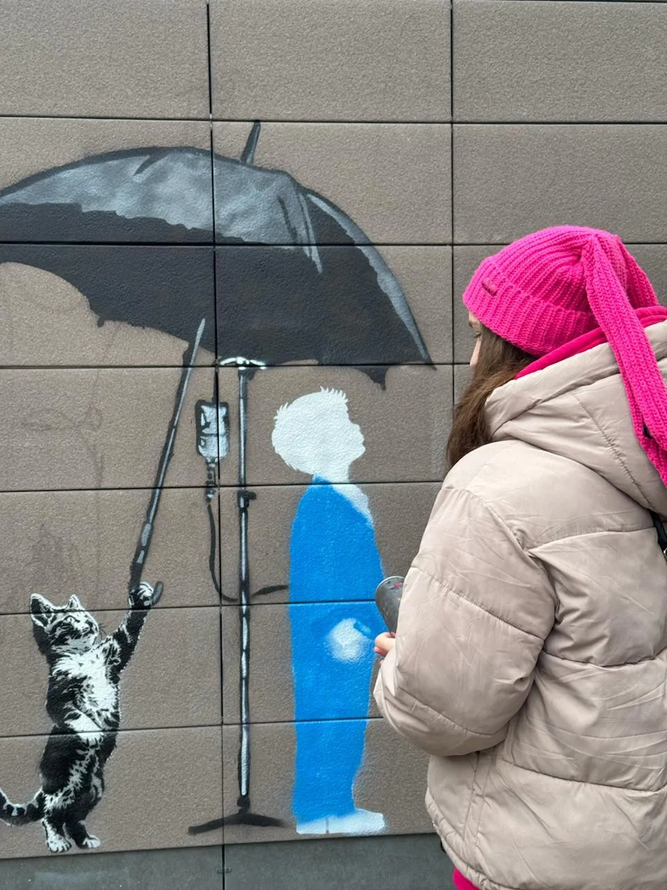 Кот прикрывает ребенка-пациента больницы от российских ракет: в столичном "Охматдете" появился уникальный мурал. Фото