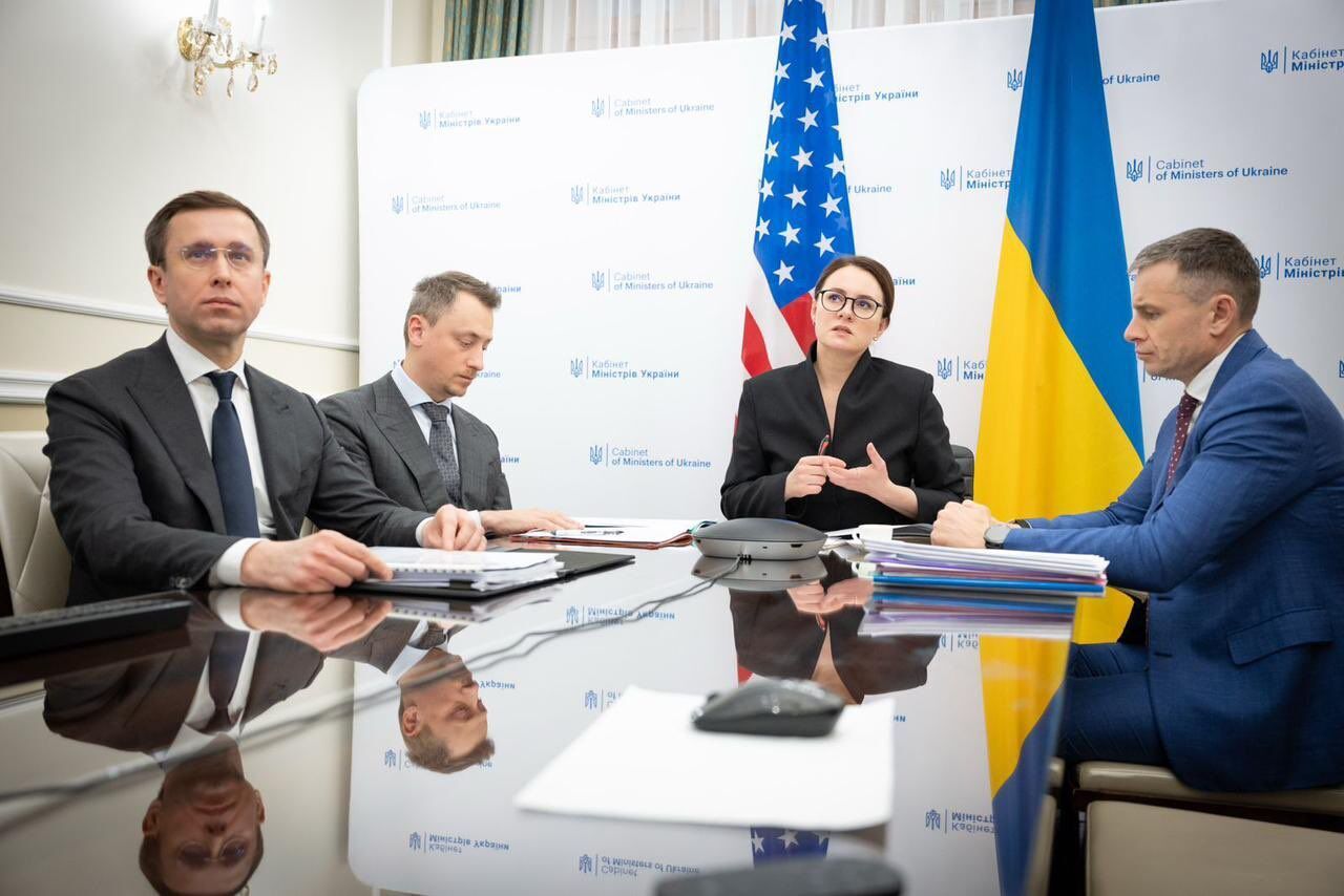 "Роль прем’єра заслуговує на похвалу": Бессент обговорив зі Свириденко санкції та відновлення України