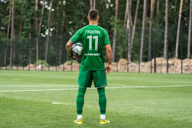 Украинский футболист потребовал удвоить ему зарплату в Украине до 100 000 долларов в месяц – СМИ