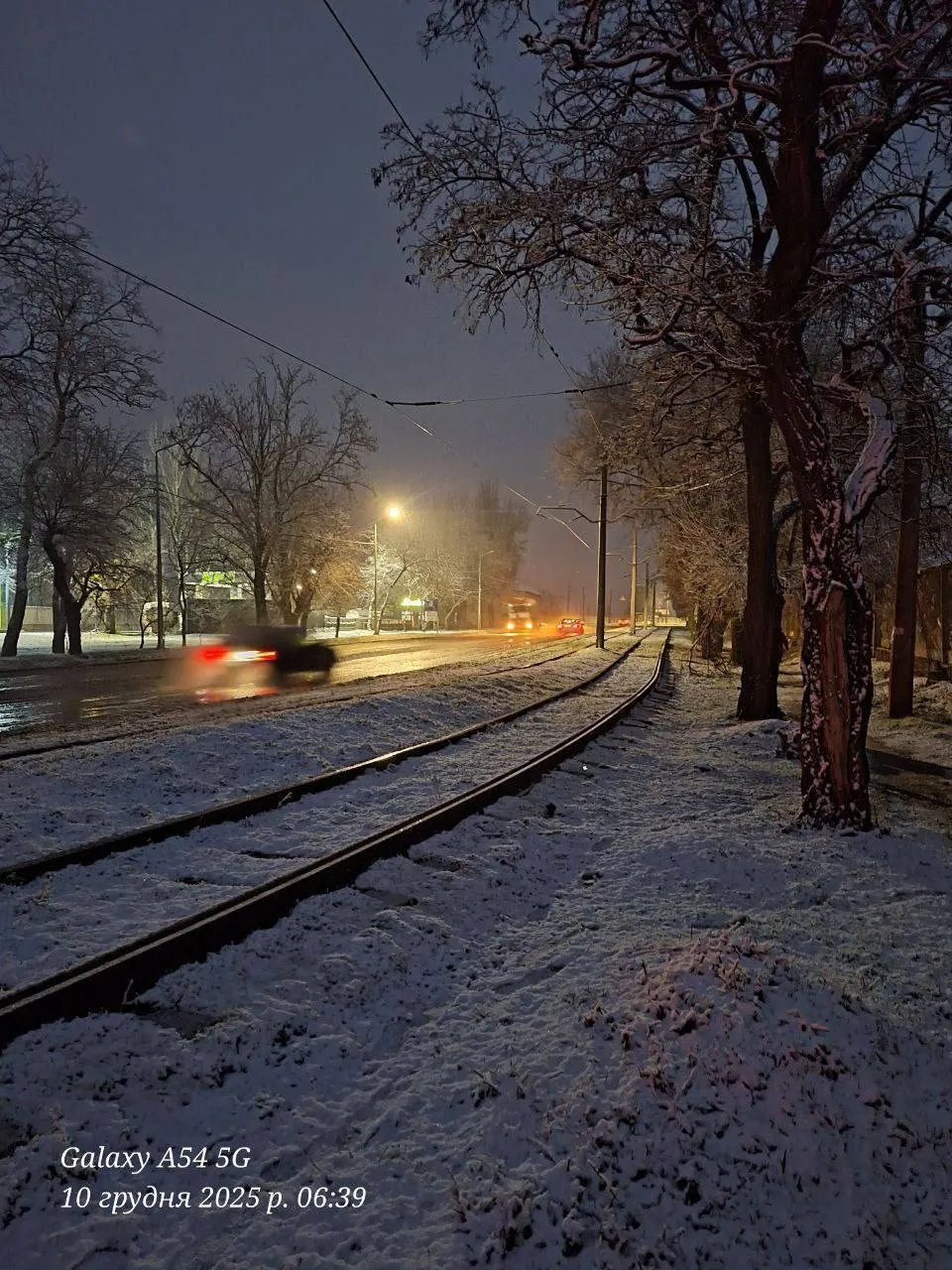 Пришла зима: в Украине в ряде областей выпал снег. Фото и видео