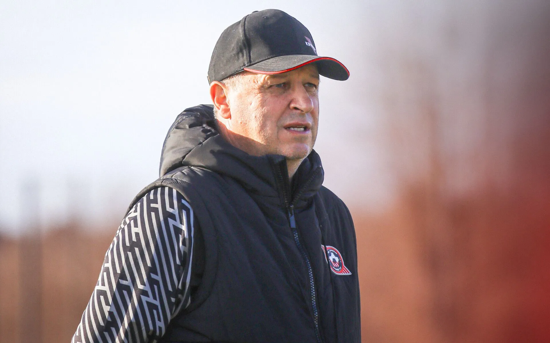 Знаменитий український тренер залишив Україну, розповівши про "дозвіл на високому рівні"