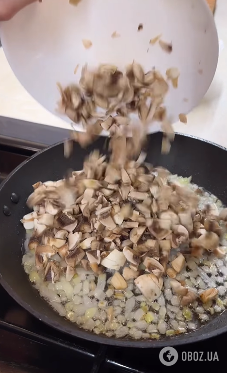 Соковиті гнізда з фаршу з грибною начинкою: зверху додайте багато сиру