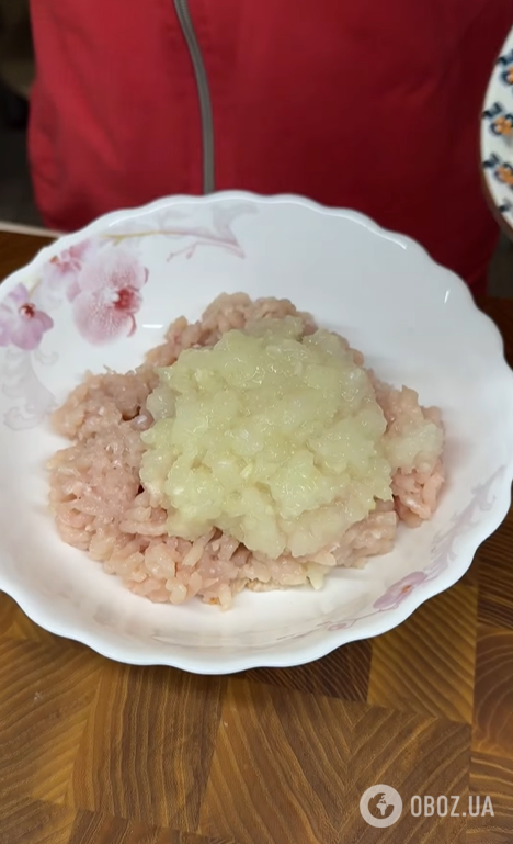 Соковиті гнізда з фаршу з грибною начинкою: зверху додайте багато сиру