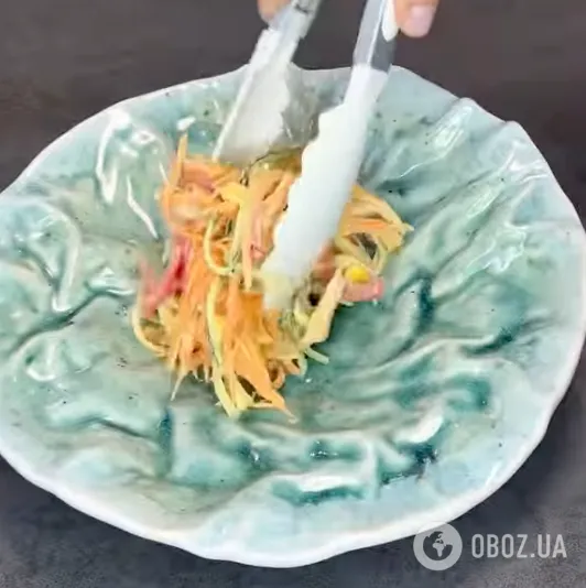 Салат "Сюрприз" для новорічного столу: варити для страви нічого не потрібно