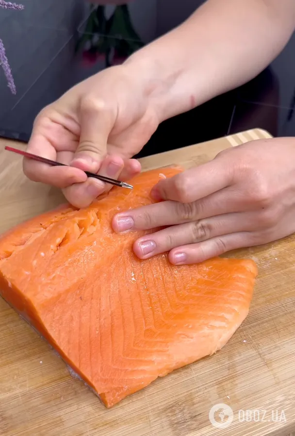 Як смачно засолити червону рибу для салатів і бутербродів: ділимося оригінальним рецептом