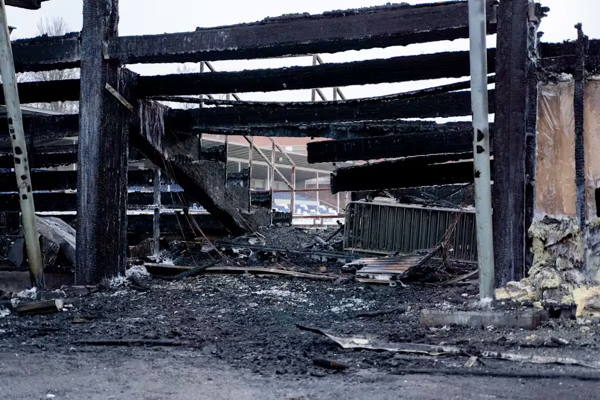 В Финляндии 15-летний футбольный фанат сжег легендарный стадион. Видео