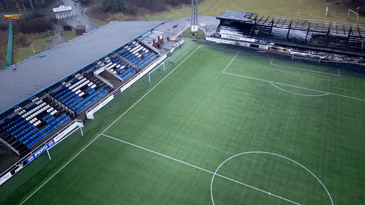 В Финляндии 15-летний футбольный фанат сжег легендарный стадион. Видео