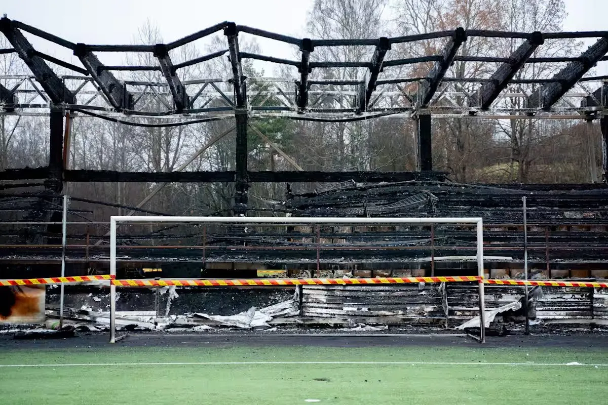 В Финляндии 15-летний футбольный фанат сжег легендарный стадион. Видео