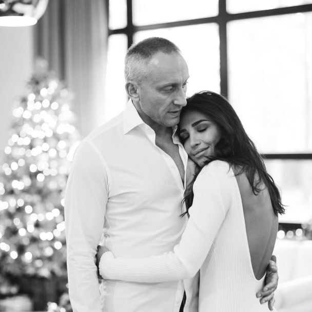 Санта Димопулос назвала истинную причину развода со старшим на 18 лет возлюбленным-богачом, которого называла "мужчиной мечты"