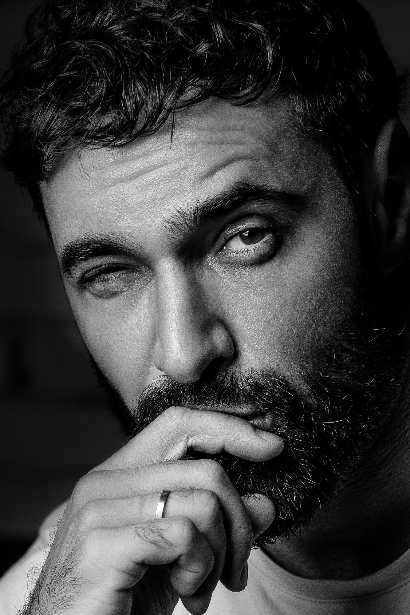 Віталій Козловський представив оновлену версію хіта "Загадай" до зимових свят