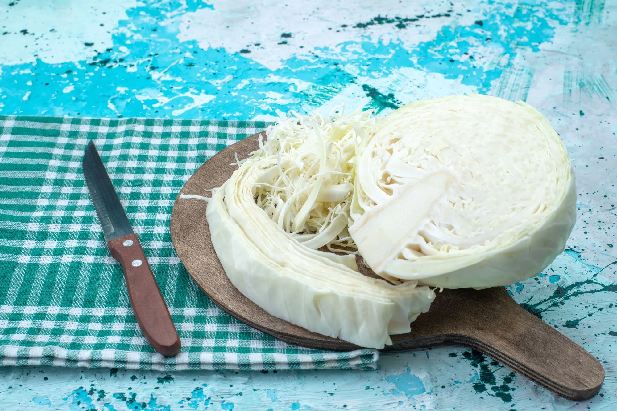 Как правильно квасить капусту, чтобы она долго хранилась: важные нюансы