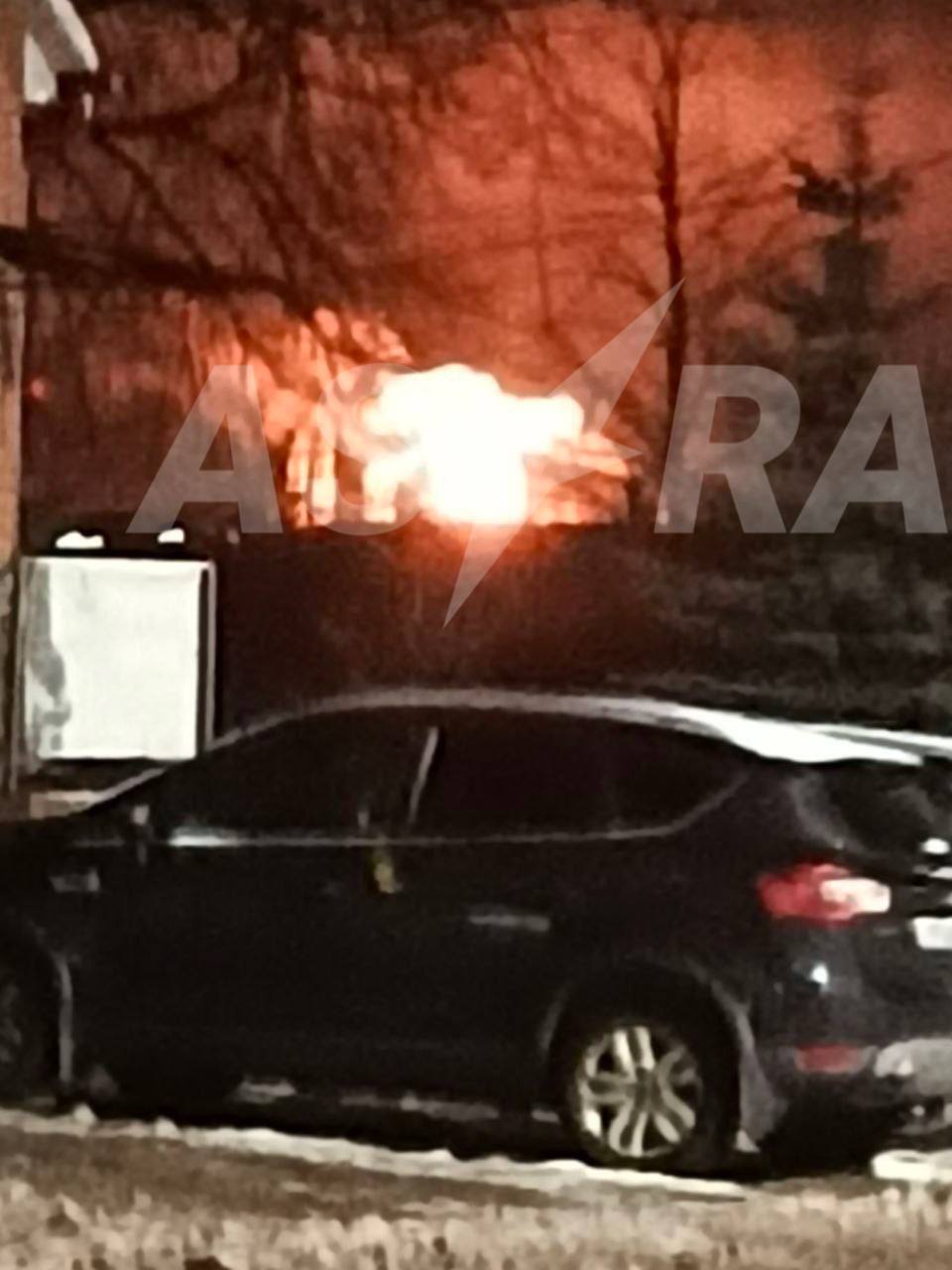 Під ударом були підприємство і ТЕЦ: дрони атакували Смоленську область, розгорілася пожежа. Фото та відео