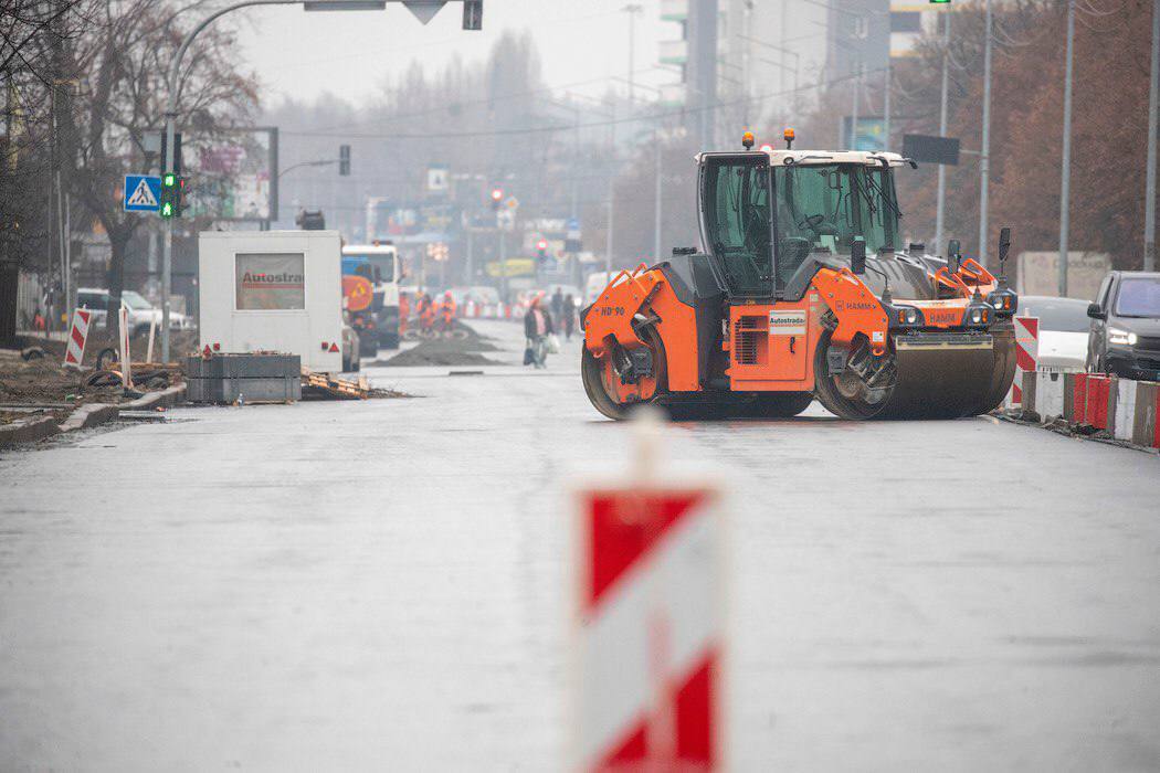 Завершать вже в 2026 році: Кличко показав, як проходить капремонт Харківського шосе у Києві