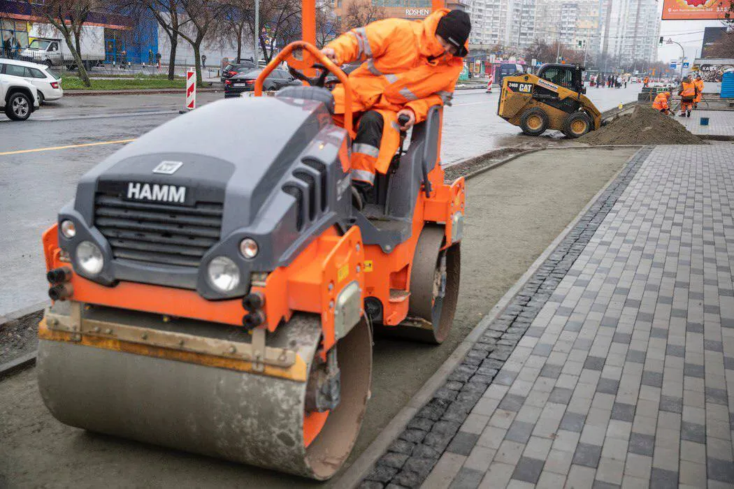 Завершать вже в 2026 році: Кличко показав, як проходить капремонт Харківського шосе у Києві