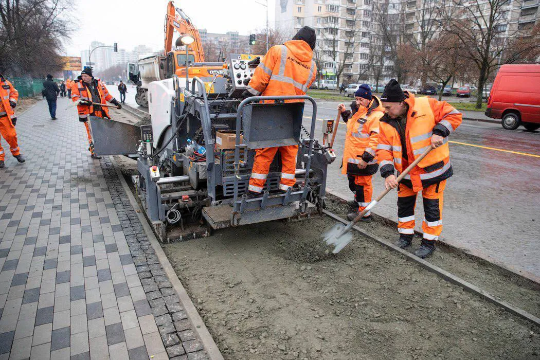 Завершать вже в 2026 році: Кличко показав, як проходить капремонт Харківського шосе у Києві