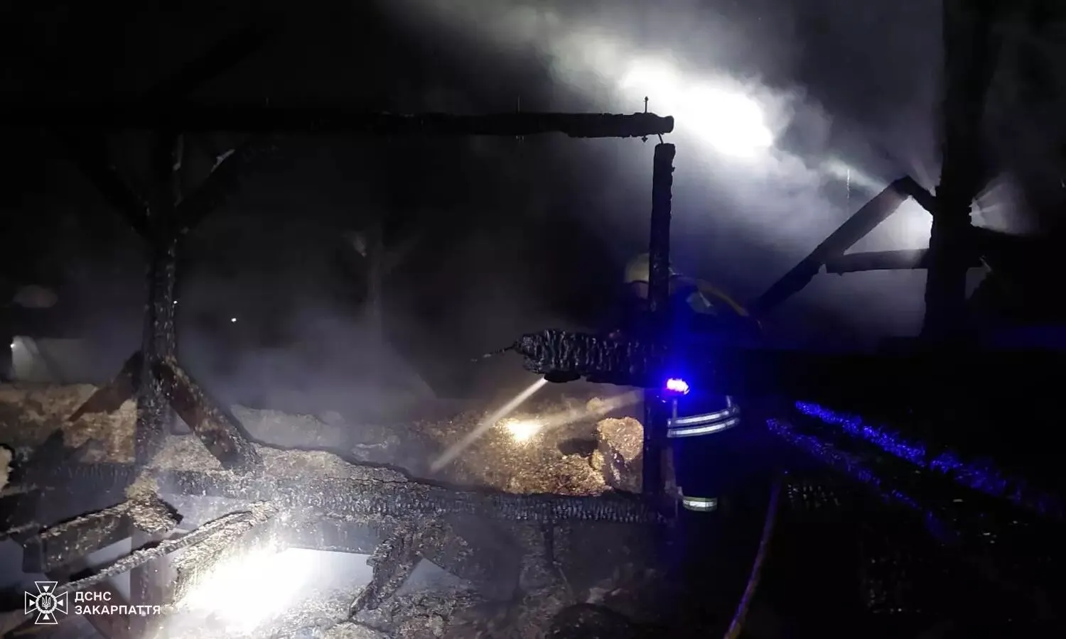 На Закарпатье горел монастырь московского патриархата: в ГСЧС успокоили украинцев. Фото