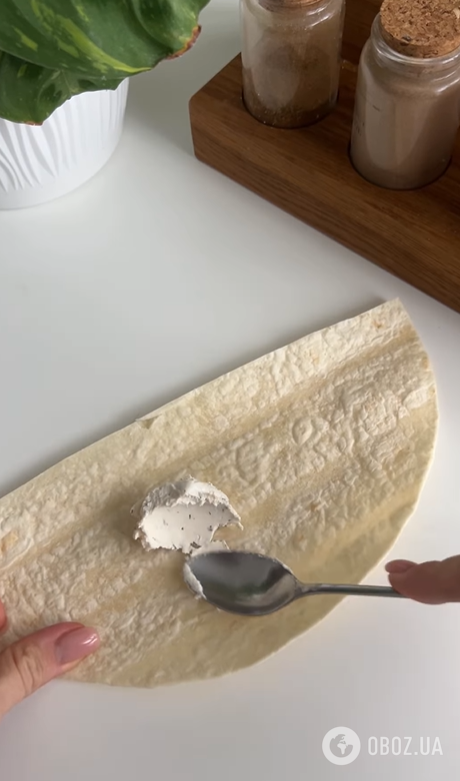 Что вкусно приготовить из лаваша на обед: добавьте ветчину, сыр и помидоры