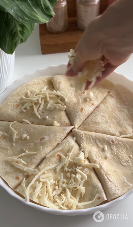 Что вкусно приготовить из лаваша на обед: добавьте ветчину, сыр и помидоры