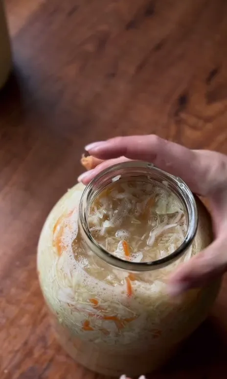 Как правильно квасить капусту, чтобы она долго хранилась: важные нюансы