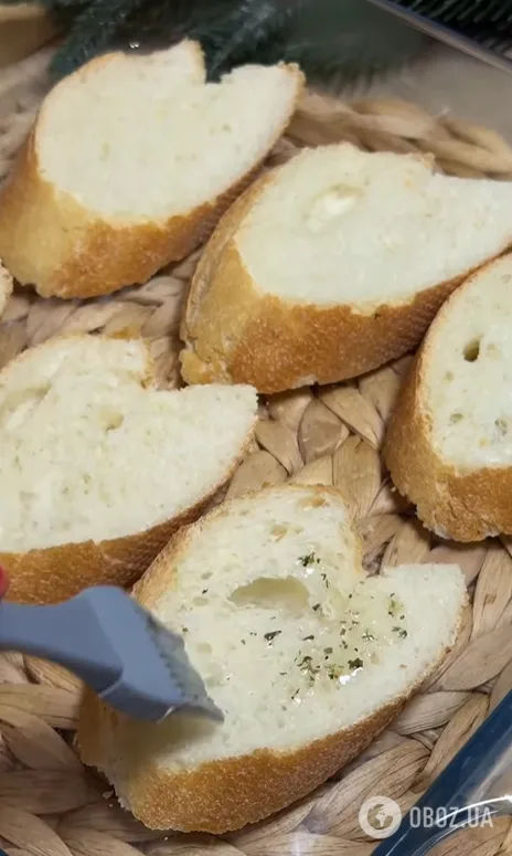 Вкусные брускетты с сыром и помидорами: делимся рецептом закуски на Новый год