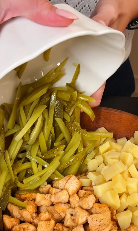 Конкурент олів'є: як приготувати смачний майонезний салат з куркою на Новий рік