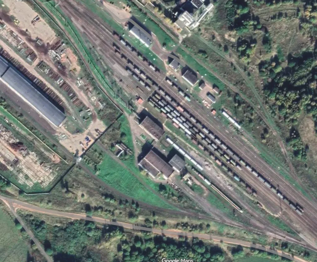 Під ударом були підприємство і ТЕЦ: дрони атакували Смоленську область, розгорілася пожежа. Фото та відео