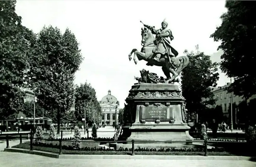 Львів у 30-х роках: у мережі показали архівні фото