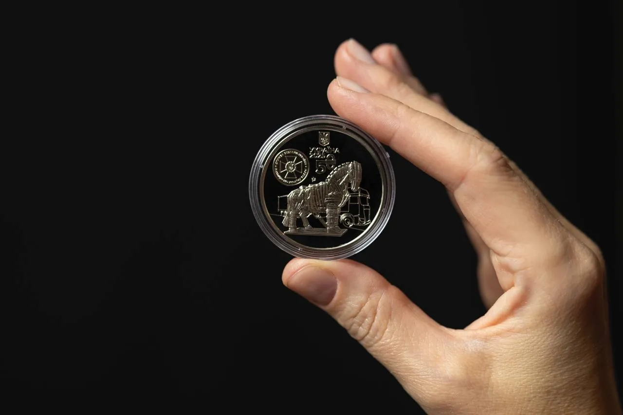 Який вигляд мають нові 5 грн