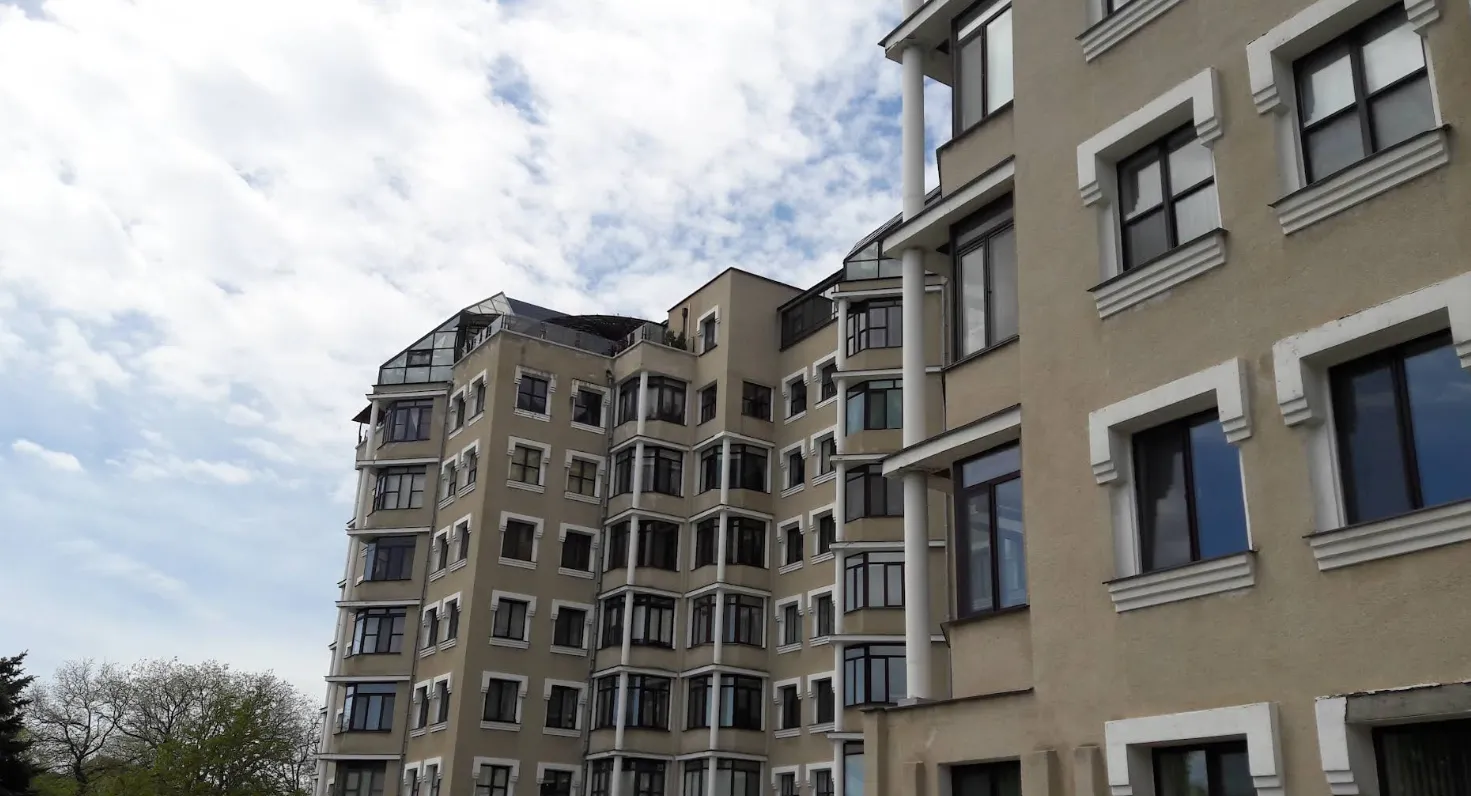 Будинок, де Дмитро Хандусенко має квартиру