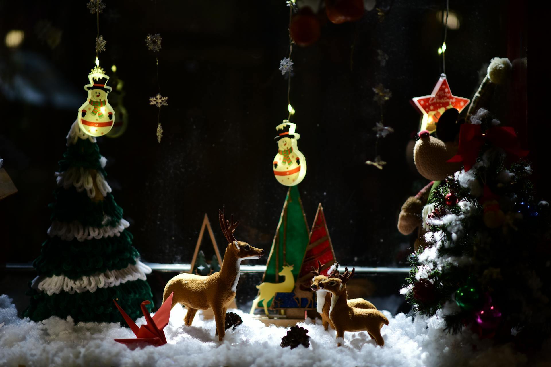 Що покласти під ялинку, щоб притягнути удачу: які є традиції