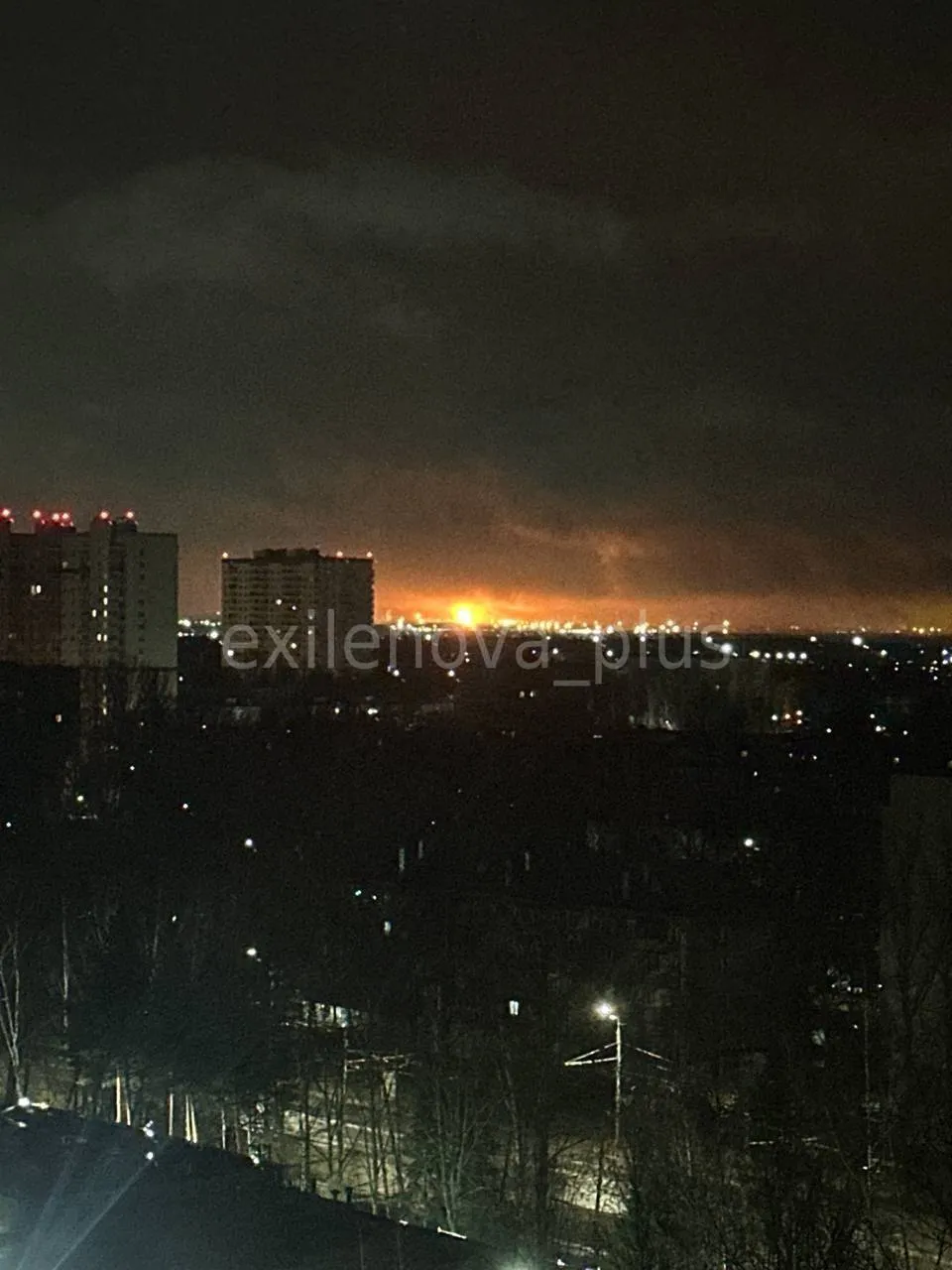 Заграву видно здалеку: дрони атакували НПЗ у російському Ярославлі. Відео