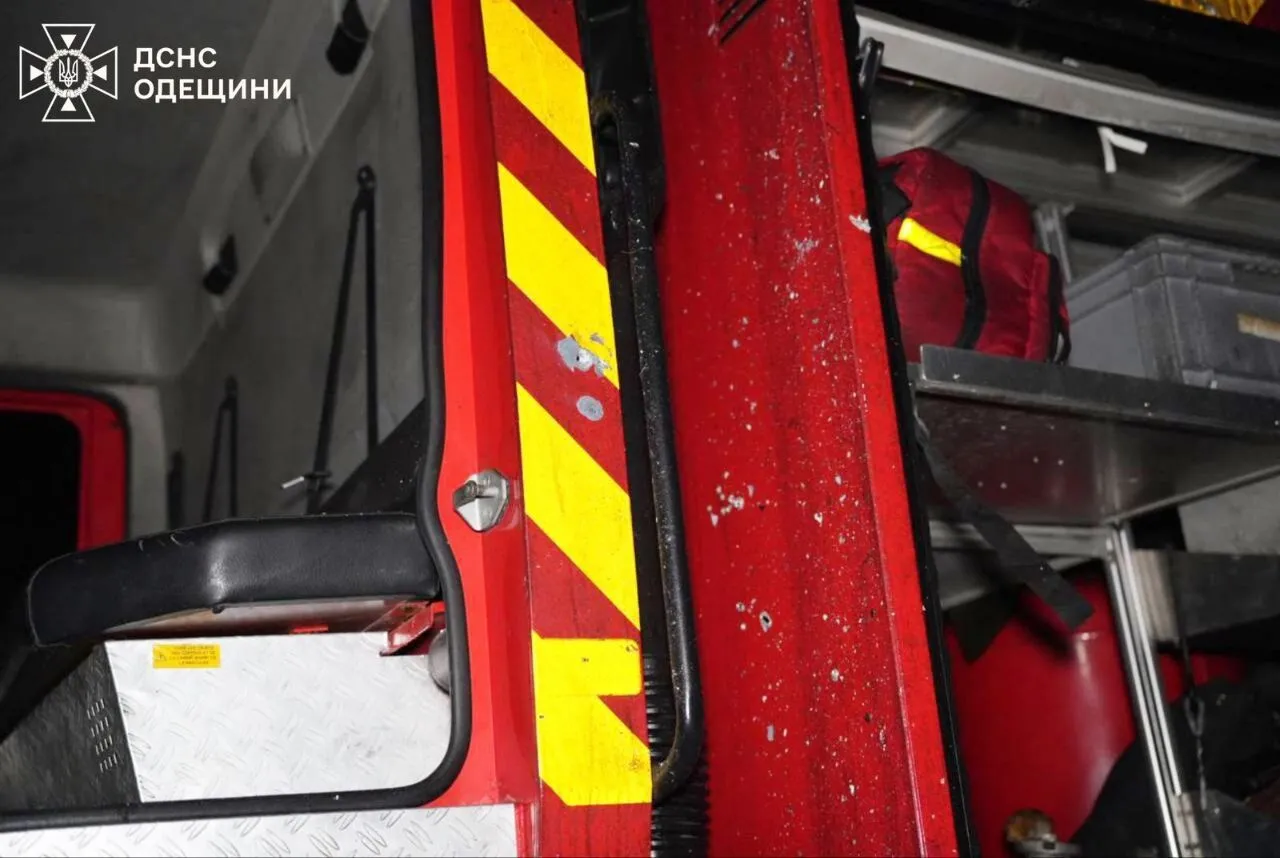 Росія двічі за день атакувала порти Одещини: пошкоджене судно, є поранений. Фото, відео