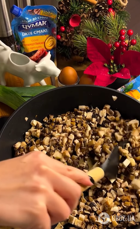 Сочный куриный рулет в беконе на праздники: как приготовить