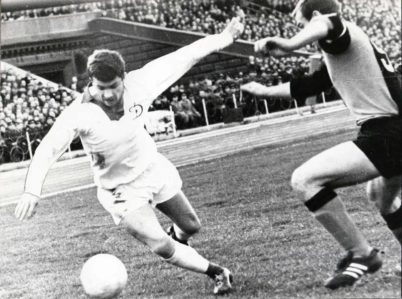 Ганяв на мотику без шолома, був проклятий шаманом і названий найвеличнішим з "Динамо": яскраві історії з життя легенди українського футболу Мунтяна