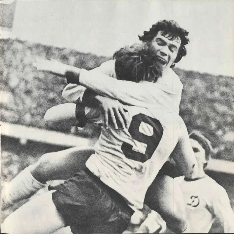 Ганяв на мотику без шолома, був проклятий шаманом і названий найвеличнішим з "Динамо": яскраві історії з життя легенди українського футболу Мунтяна