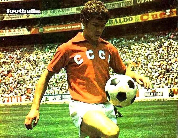 Ганяв на мотику без шолома, був проклятий шаманом і названий найвеличнішим з "Динамо": яскраві історії з життя легенди українського футболу Мунтяна