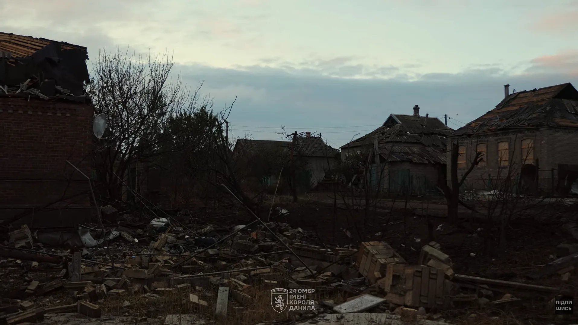 Знищені будинки і могили в дворах: як зараз виглядає понівечена ворогом Костянтинівка. Відео