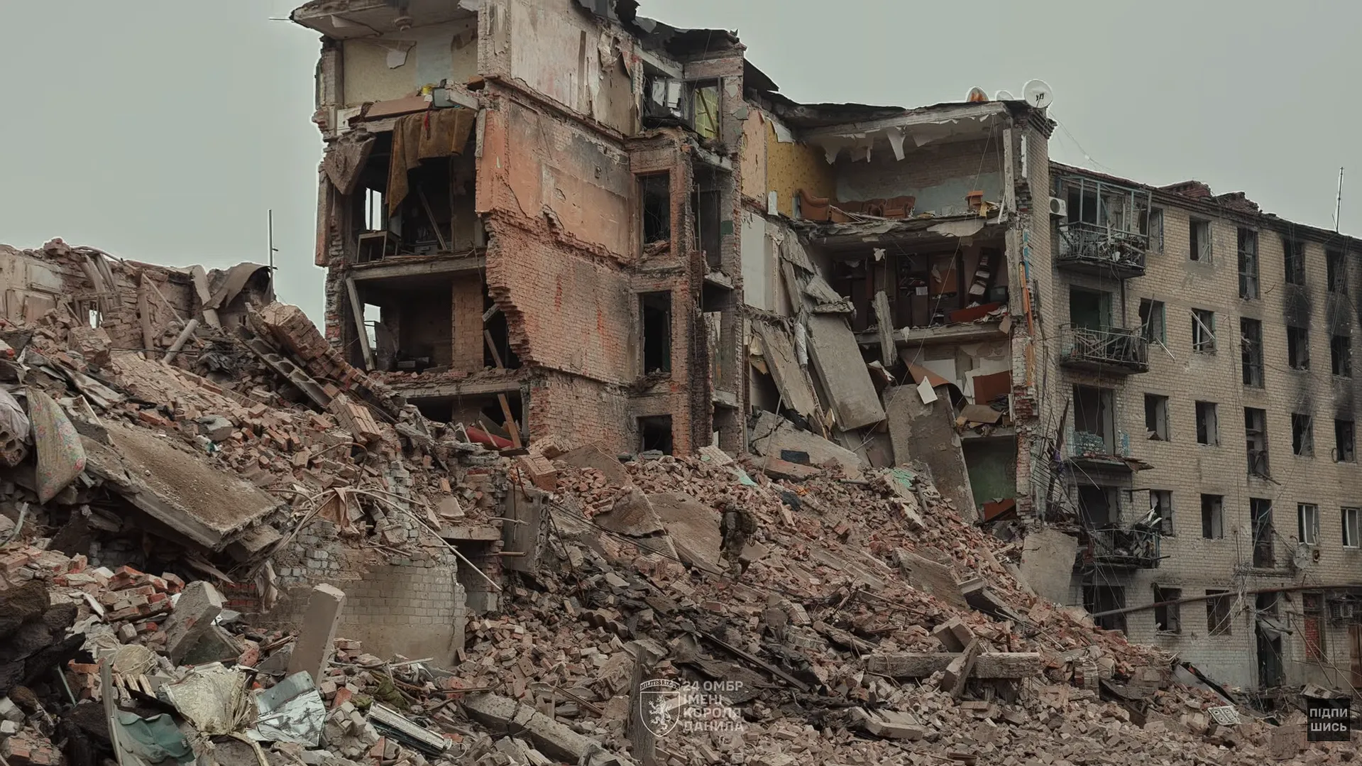 Знищені будинки і могили в дворах: як зараз виглядає понівечена ворогом Костянтинівка. Відео