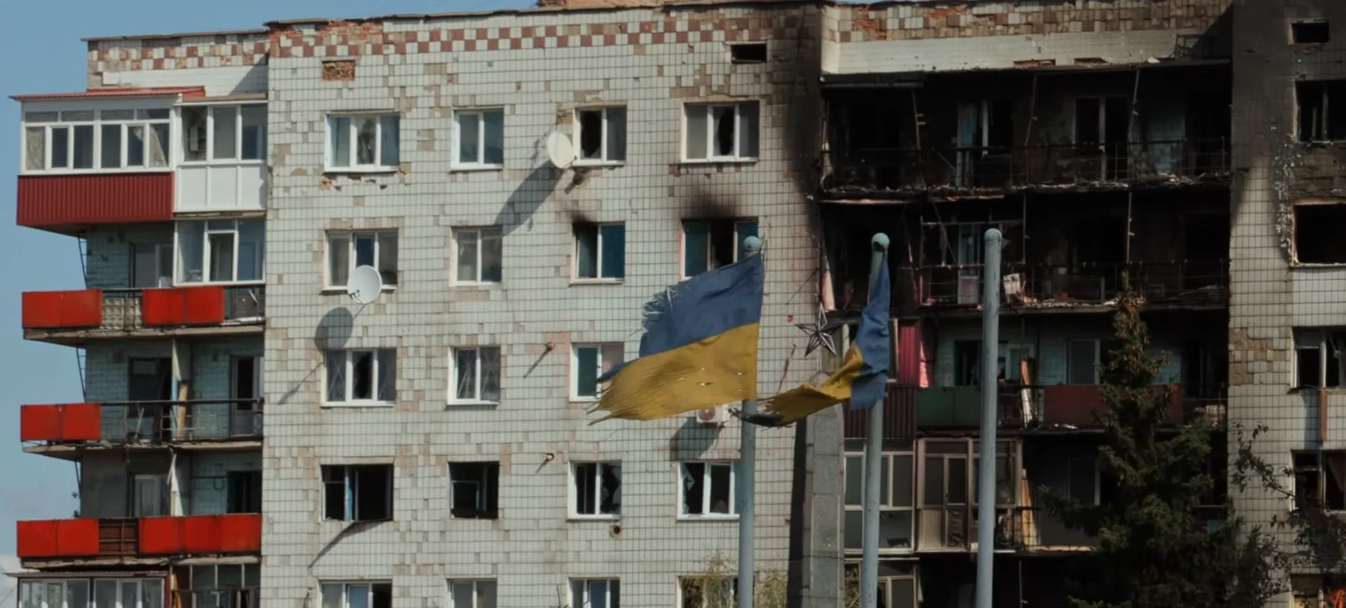 Знищені будинки і могили в дворах: як зараз виглядає понівечена ворогом Костянтинівка. Відео